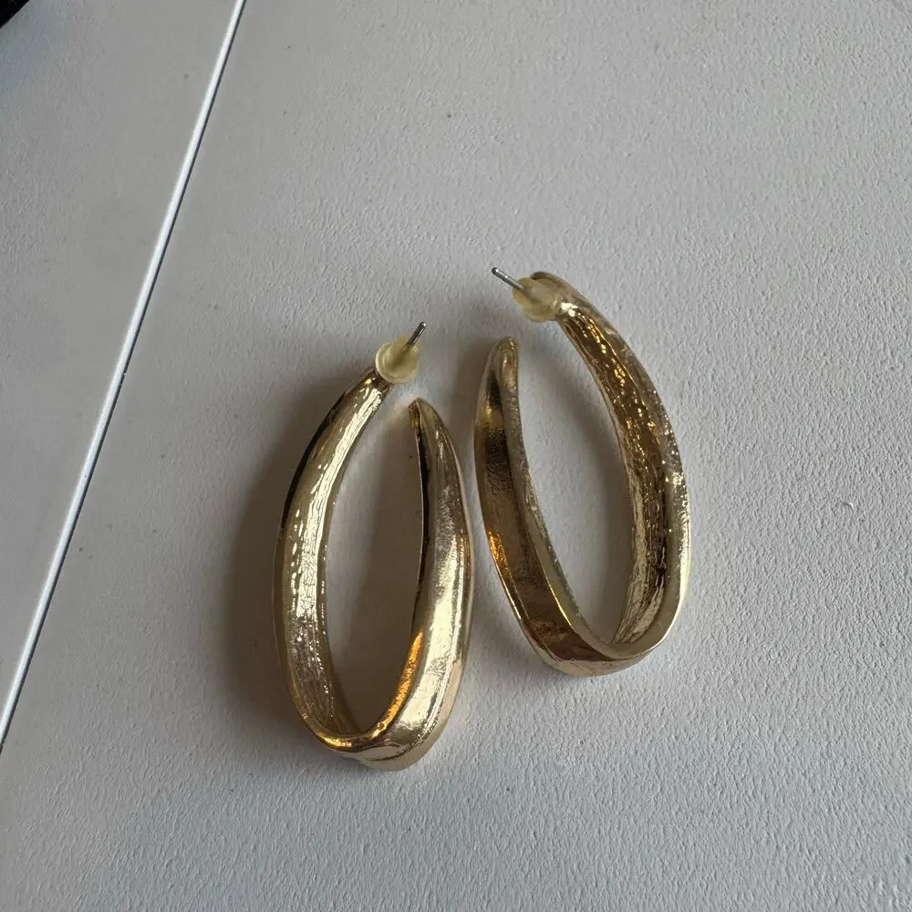 Vintage 80s Gold and white oval stud earrings